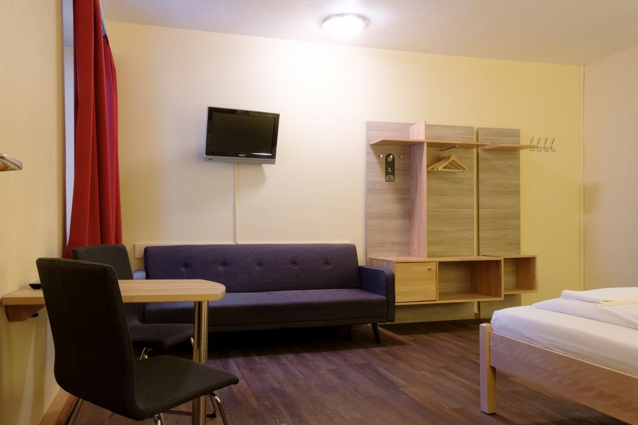 Euro Youth Hostal
